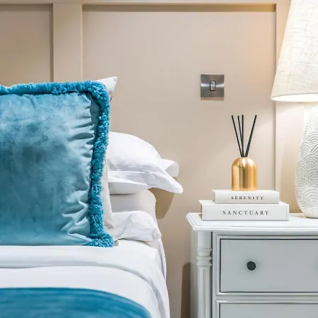 - Sleeps 4 - 2bed - 2bath York