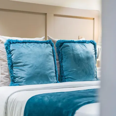 - Sleeps 4 - 2bed - 2bath *