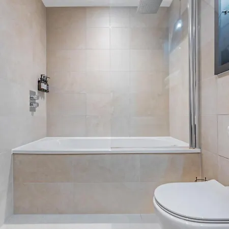 York Residence - Sleeps 4 - 2Bed - 2Bath Йорк