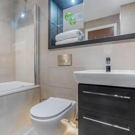York Residence - Sleeps 4 - 2Bed - 2Bath Йорк